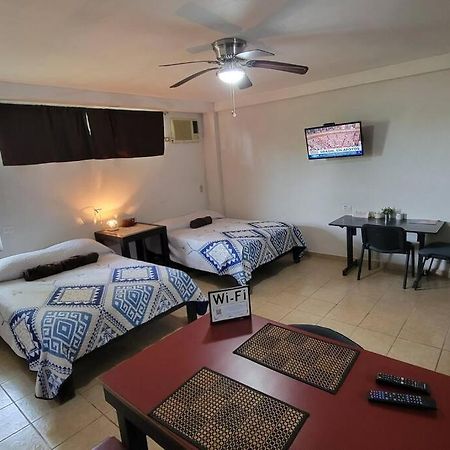 DepaB privado, centrico,Wifi 80 mb ,aire acondicionado ,cocina, cochera techada, Ciudad Valles Exterior foto
