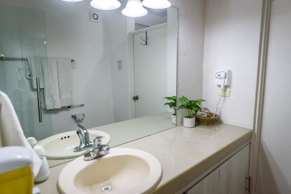 DepaB privado, centrico,Wifi 80 mb ,aire acondicionado ,cocina, cochera techada, Ciudad Valles Exterior foto