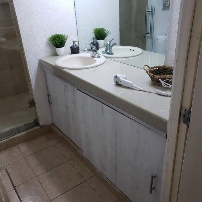 DepaB privado, centrico,Wifi 80 mb ,aire acondicionado ,cocina, cochera techada, Ciudad Valles Exterior foto