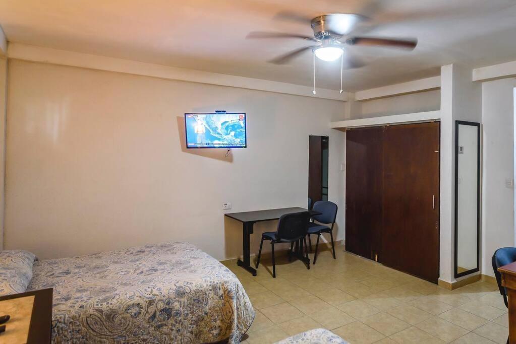 DepaB privado, centrico,Wifi 80 mb ,aire acondicionado ,cocina, cochera techada, Ciudad Valles Exterior foto